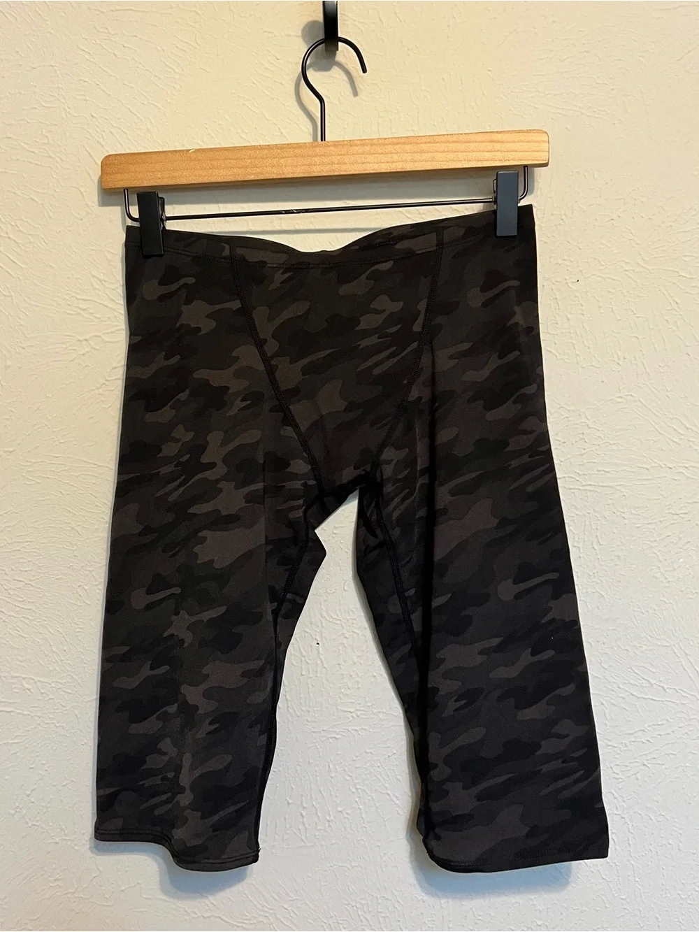 Mens TYR camo jammer size 30